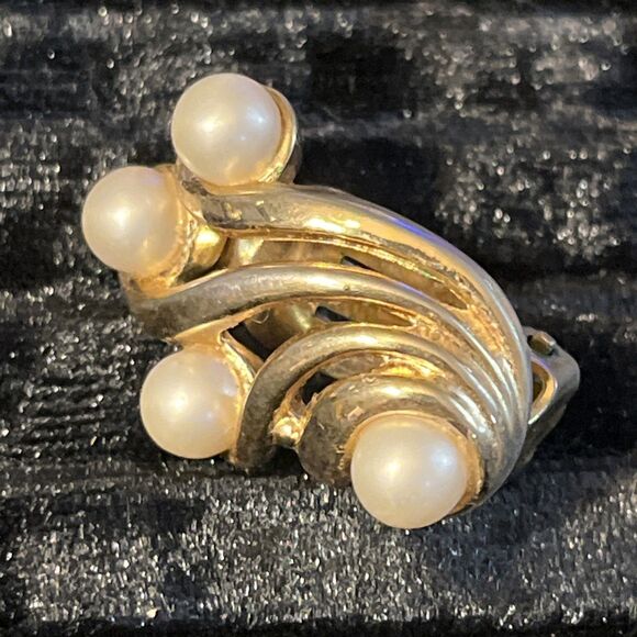 Vintage 1950’s Crown Trifari Goldtone Faux Pearl Flower Wings Clip On Earrings - Picture 5 of 9